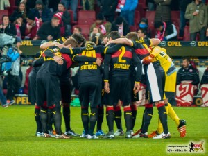 Beim VfB ist wieder Zusammenhalten angesagt, obwohl die Mannschaft den Verein erneut im Stich lässt. Bild © VfB-Bilder.de