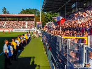 Ein Stadion in Rot-Weiß. Bild © VfB-Bilder.de