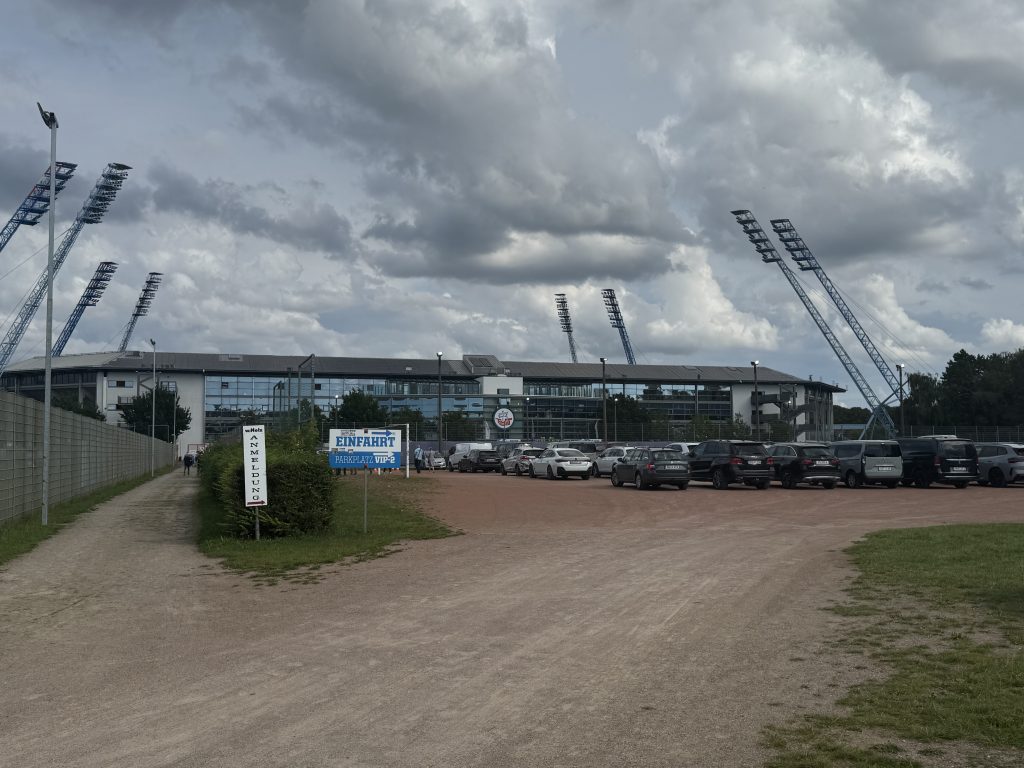 Das Ostseestadion mit acht Flutlichtmasten. Uwe Busch